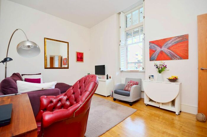 2 Bedroom Flat To Rent In St Giles Road, Camberwell, London, SE5