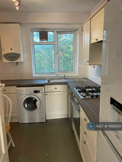 4 Bedroom Flat To Rent In Pirbright House, Kingston Upon Thames, KT2