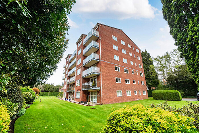 2 Bedroom Apartment For Sale In The Avenue, Poole, BH13