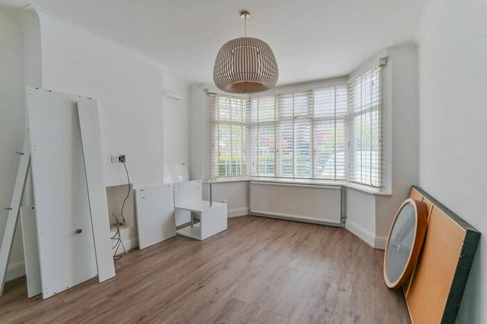 4 Bedroom Property To Rent In Spa Close, Upper Norwood, London, SE25