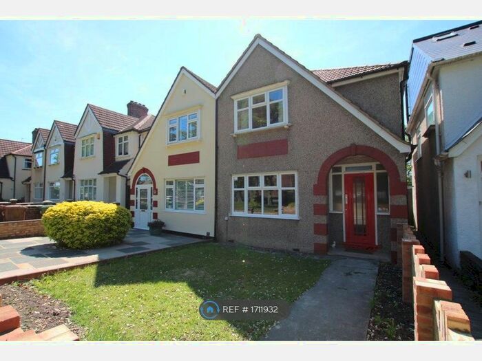 3 Bedroom Semi-Detached House To Rent In Woolwich Road, London, SE2