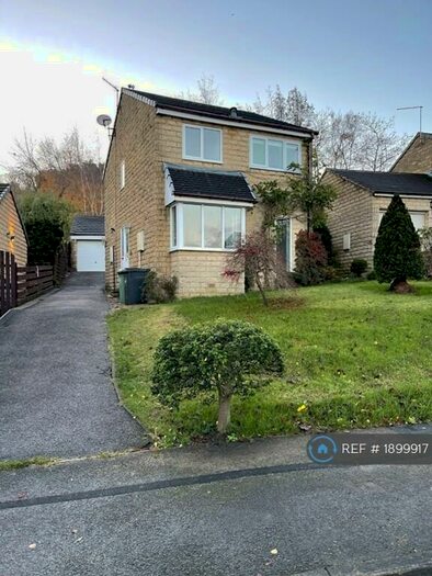 3 Bedroom Detached House To Rent In Longlands Bank, Thongsbridge, Holmfirth, HD9