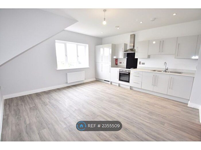 2 Bedroom Flat To Rent In Sycamore Court, Luton, LU2