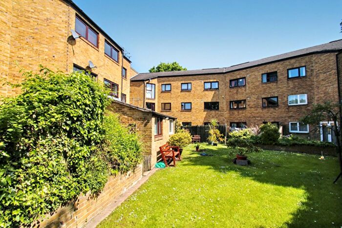 1 Bedroom Flat To Rent In Lawn Road, Uxbridge, UB8
