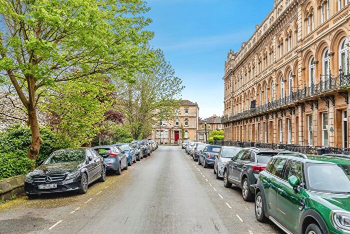 3 Bedroom Apartment For Sale In Victoria Square, Bristol, BS8