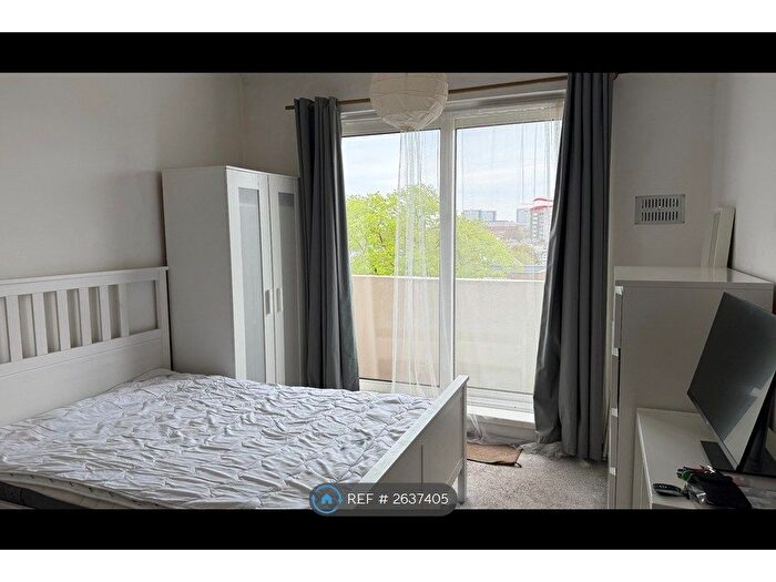 3 Bedroom Flat To Rent In Melville Court, London, W12