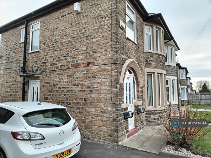 3 Bedroom Semi-Detached House To Rent In Warley Road, Halifax, HX2