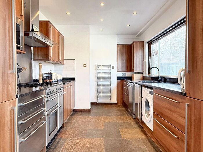 4 Bedroom Detached House For Sale In Main Road, Marchwood, SO40