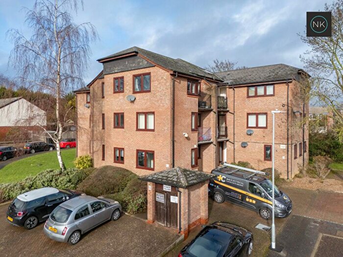 2 Bedroom Flat To Rent In Cedar Close, Buckhurst Hill, Essex, IG9