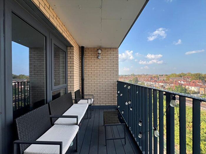 2 Bedroom Flat For Sale In Westmoreland Road, London, NW9