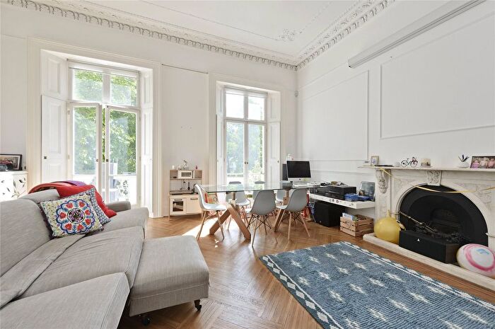 3 Bedroom Flat To Rent In St Georges Square, London, SW1V