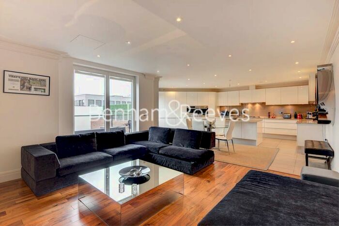 3 Bedroom Flat To Rent In Hodford Road, Golders Green, NW11