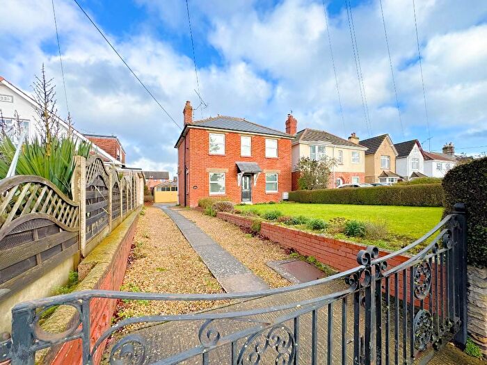 3 Bedroom Detached House For Sale In Sheldon Road, Chippenham, Wiltshire, SN14