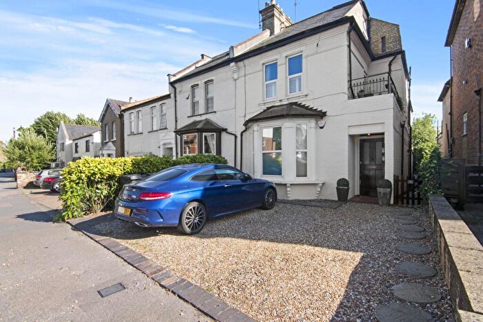 3 Bedroom Maisonette To Rent In Victoria Road, Barnet, EN4