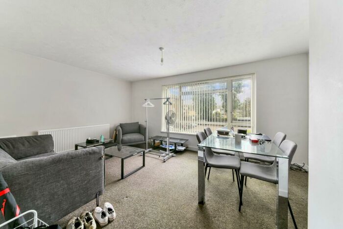 2 Bedroom Flat To Rent In Church Road, Leyton, London, E10