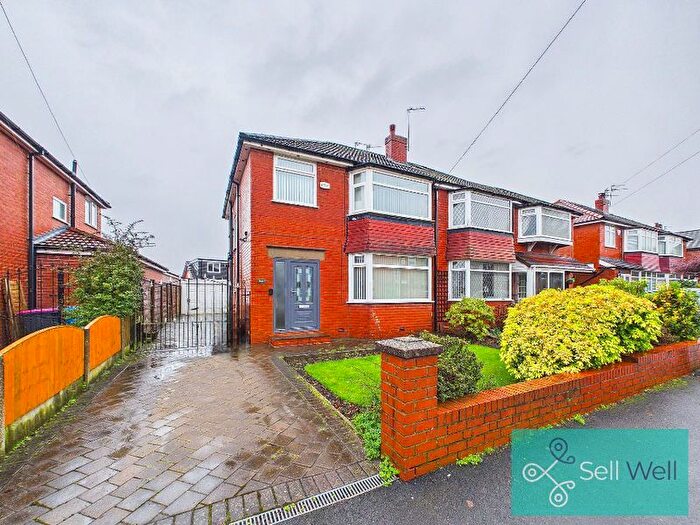 3 Bedroom Semi Detached House For Sale In Carlton Road, Worsley, Manchester, M28