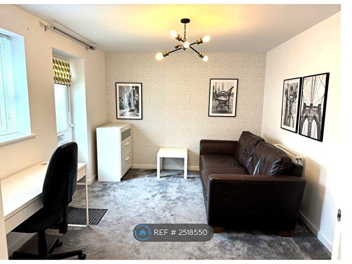 2 Bedroom Flat To Rent In Savernake Court, Birmingham, B29