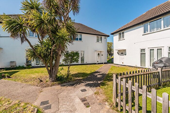 2 Bedroom Maisonette For Sale In Mera Drive, Bexleyheath, Kent, DA7