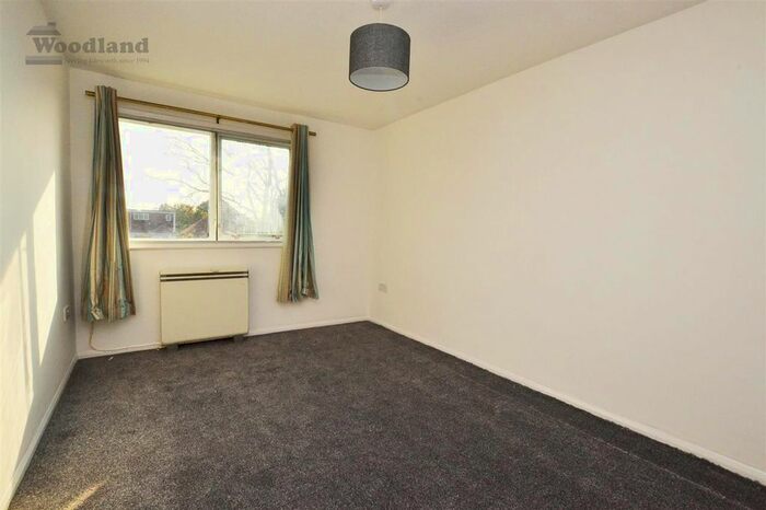 2 Bedroom Flat To Rent In Old Park Mews, Heston, Hounslow, TW5