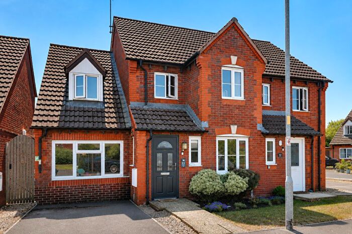 4 Bedroom Semi-detached House For Sale In Yeoman Way, Trowbridge, BA14
