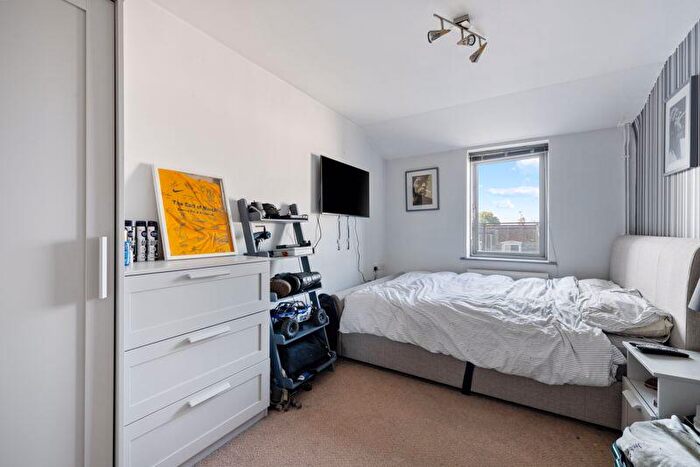 1 Bedroom Flat For Sale In East Walls, Chichester, PO19