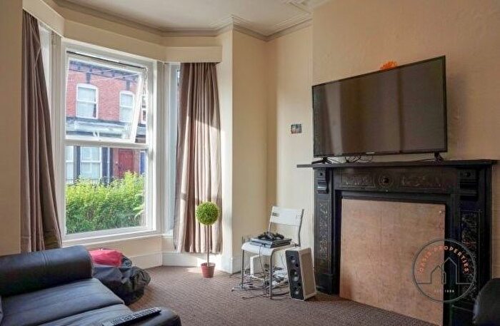 4 Bedroom Semi-Detached House To Rent In Hessle View, Leeds, LS6