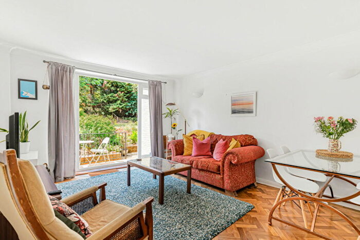 2 Bedroom Flat For Sale In Park Hill Road, Bromley, BR2