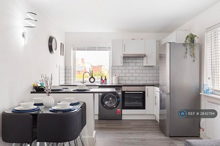 2 Bedroom Flat To Rent In Barnwood Close, Reading, RG30