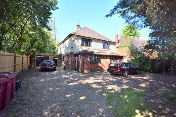 3 Bedroom Flat To Rent In Christchurch Gardens, Reading, RG2