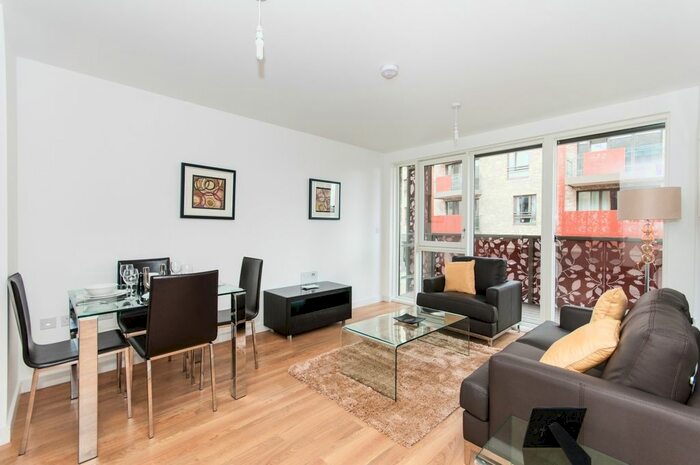 1 Bedroom Flat To Rent In Bluebell House, Redwood Park, Surrey Quays, SE16