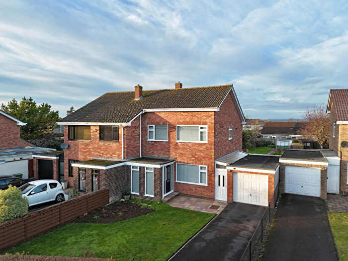 3 Bedroom Semi Detached House For Sale In Goss Drive, Street, BA16