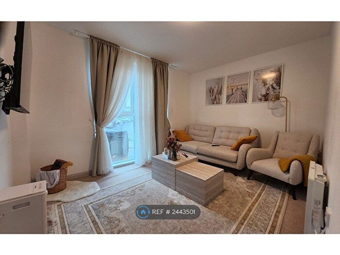 1 Bedroom Flat To Rent In Drake Street, Rochdale, OL16