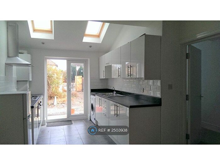 2 Bedroom Flat To Rent In Caerphilly Road, Cardiff, CF14