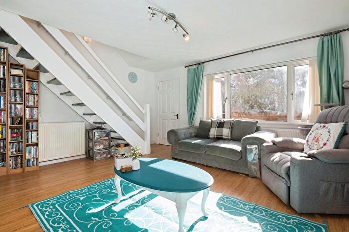 3 Bedroom End Of Terrace House For Sale In Butts Road, Southampton, SO19