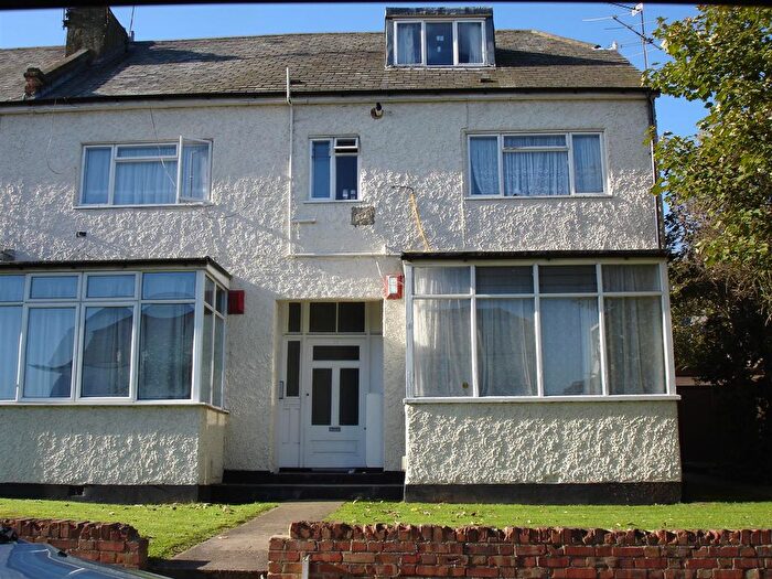 2 Bedroom Flat To Rent In Sunny Gardens Road, Hendon, London, NW4