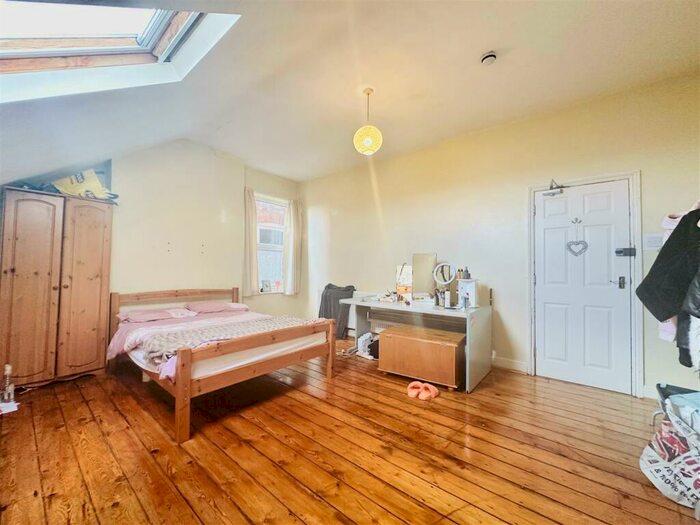 5 Bedroom House To Rent In Woodborough Road, Nottingham, NG3