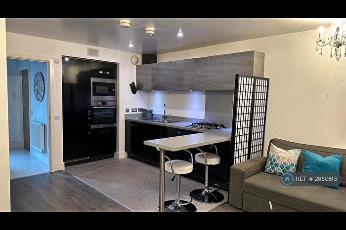 2 Bedroom End Of Terrace House To Rent In Elmfoot Grove, Glasgow, G5