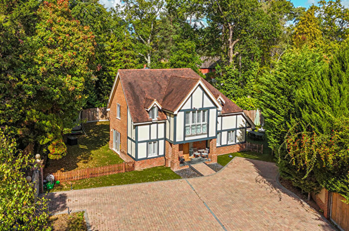 4 Bedroom Detached House For Sale In Chilworth Road, Chilworth, Southampton, Hampshire, SO16