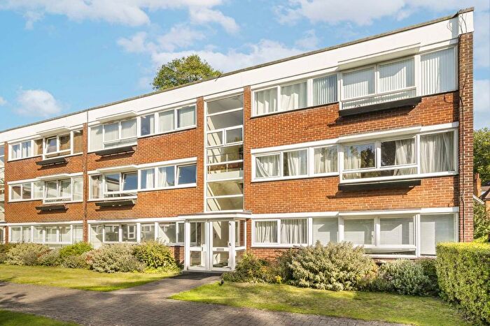 2 Bedroom Flat To Rent In Kings Road, Richmond, TW10