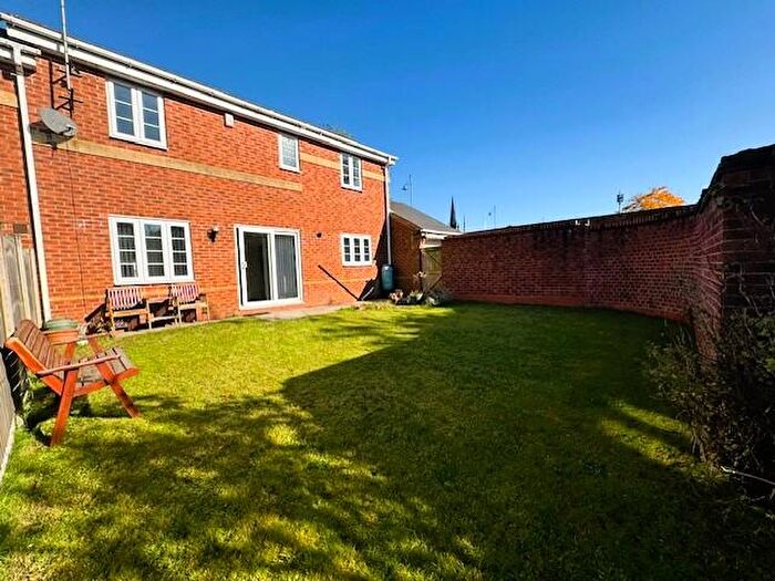 3 Bedroom Semi-Detached House To Rent In Hartshill Road, Hartshill, Stoke-on-Trent, ST4