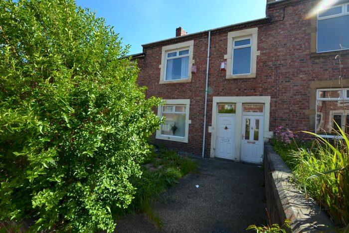 3 Bedroom Flat To Rent In Axwell Terrace, Newcastle Upon Tyne, NE16