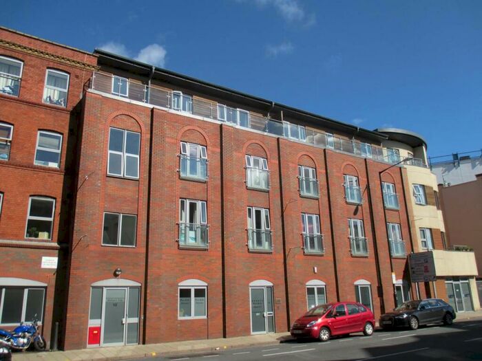2 Bedroom Flat To Rent In Hotwell Road, , Bristol, BS8