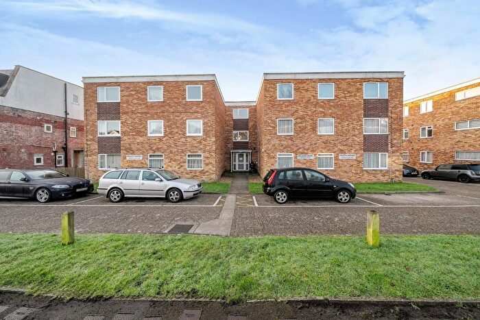 2 Bedroom Flat For Sale In Solent Road, Drayton, Portsmouth, PO6