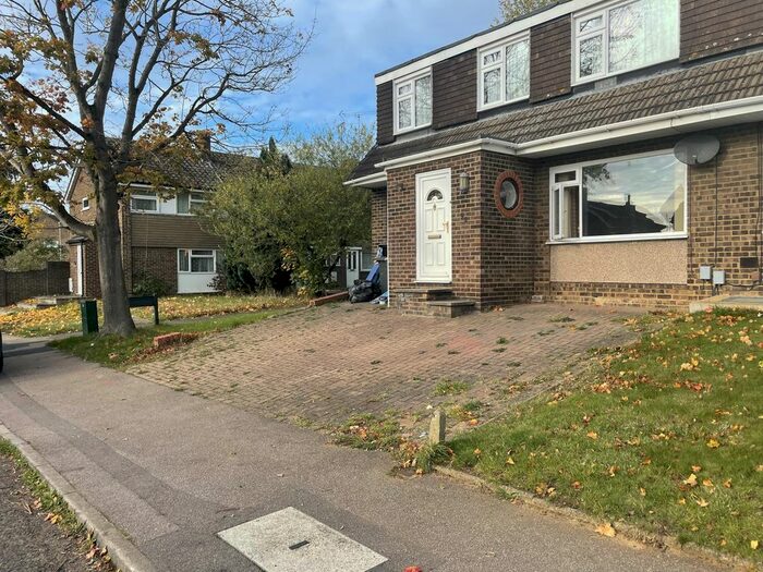 4 Bedroom End Of Terrace House To Rent In Butely Road, Luton, Bedfordshire LU4