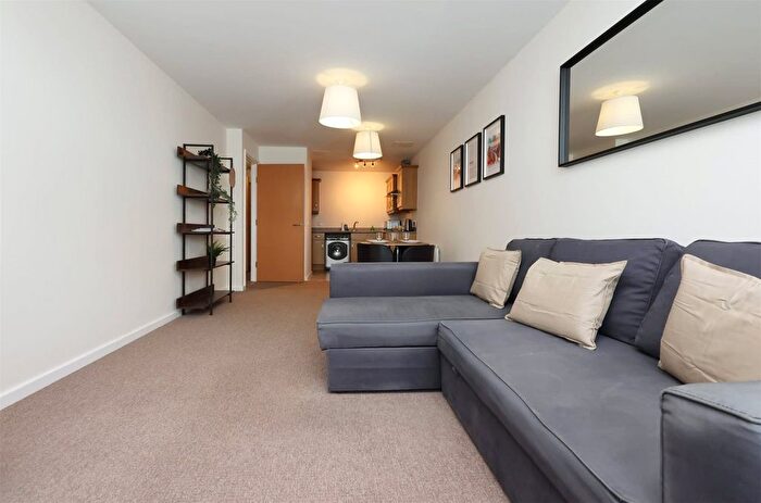 1 Bedroom Flat For Sale In Cathedral Walk, Bristol, BS1