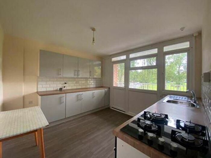 2 Bedroom Flat To Rent In Quarn Way, Derby, DE1
