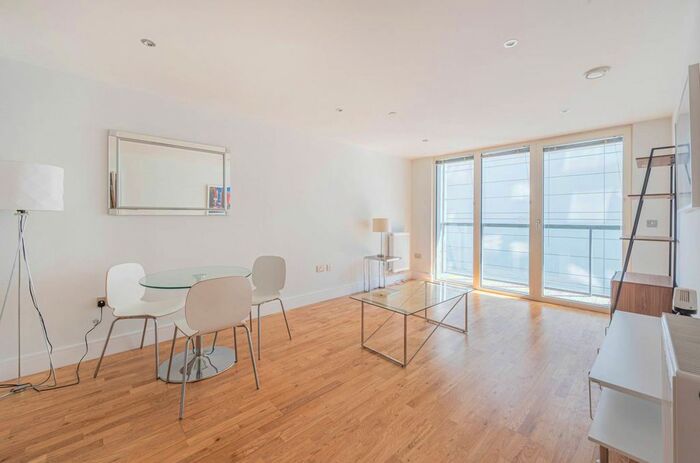 2 Bedroom Flat To Rent In Dowells Street, Greenwich, London, SE10