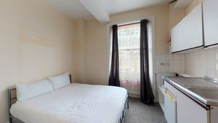 Studio To Rent In Castletown Road, London W14