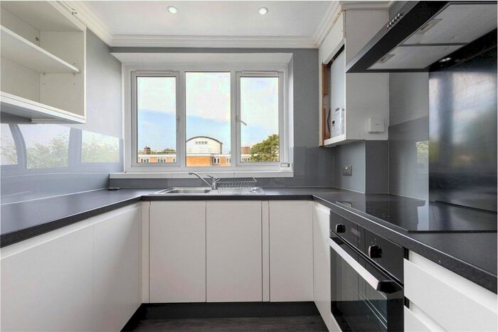 3 Bedroom Flat To Rent In Carslake Road, London, SW15