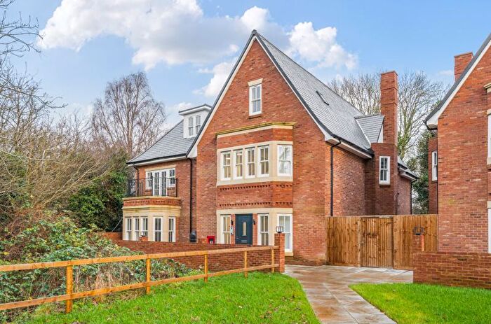 2 Bedroom Flat To Rent In B Smitham Bottom Lane, West Purley, CR8